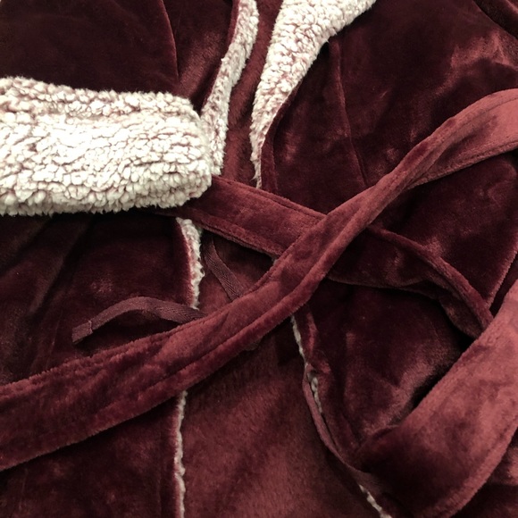 Furry Bathrobe - Picture 2 of 3